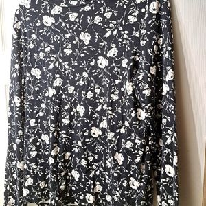 Soft Black and White Floral Long Sleeve Ralph Lauren Top. 1x (Runs small)